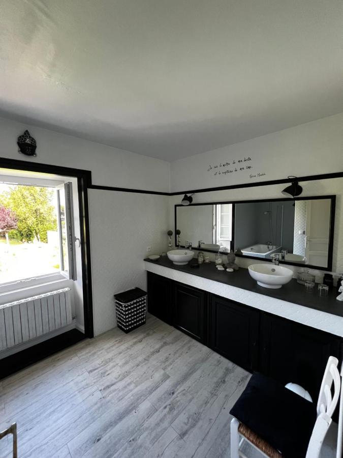 Chambres D'Hotes Dans Maison De Maitre Chaniers Eksteriør billede