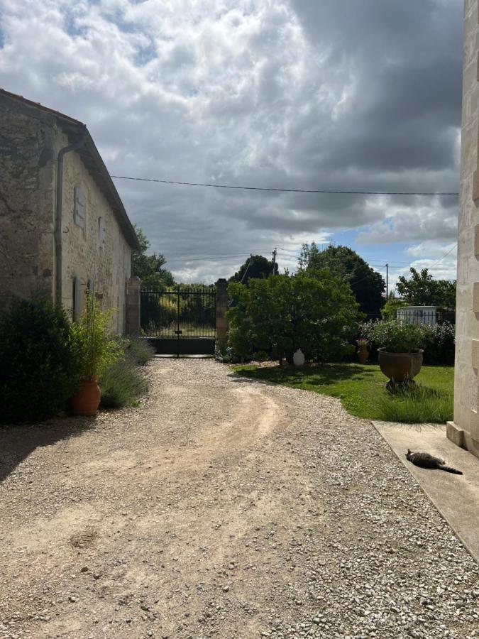 Chambres D'Hotes Dans Maison De Maitre Chaniers Eksteriør billede